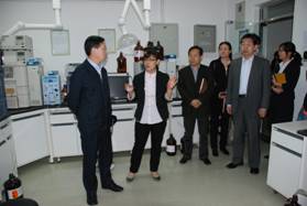 参观风险评估实验室.jpg